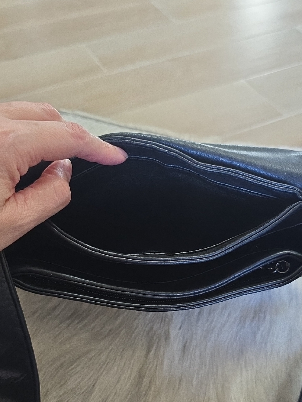 Leather Shoulder Bag - Picture 7 of 9